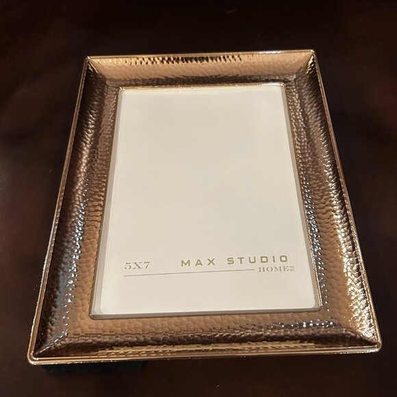 NWT Max Studio Home Hammered Gold Tone Photo Frame, size 5x7 - Picture 8 of 8
